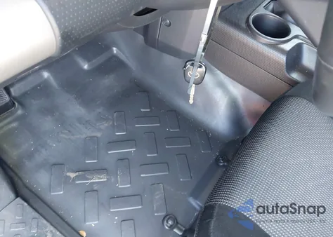 2011 Toyota Fj Cruiser z USA, uszkodzony, nr VIN JTEBU4BF3BK113546